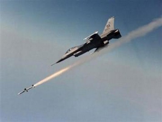 طيران التحالف يقصف داعش في شنكال